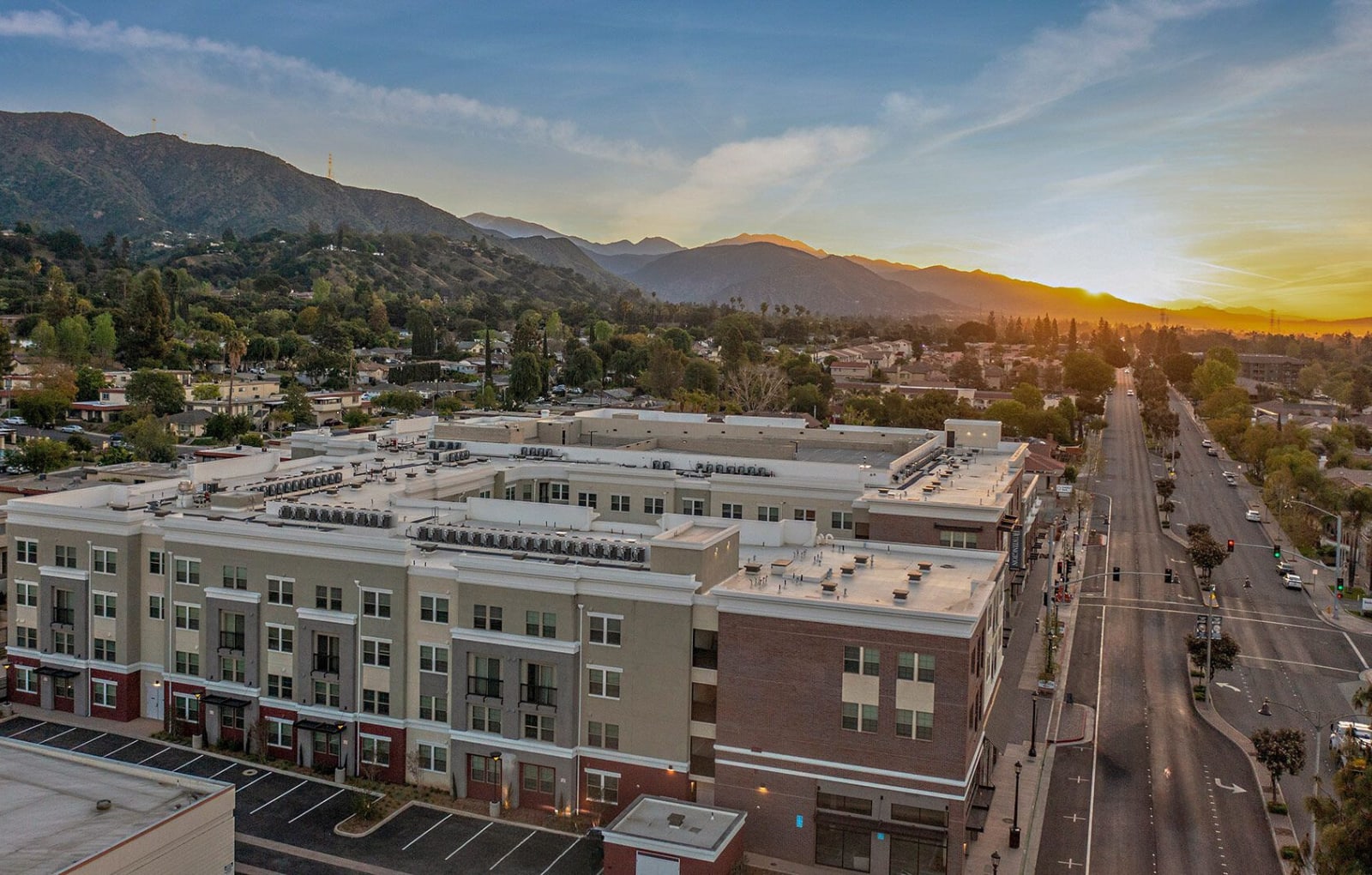 Luxury Studio, One, and TwoBedroom Apartments at The Huntington in Duarte CA